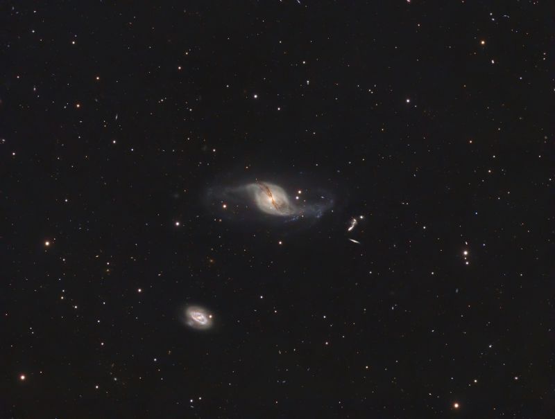 NGC 3718